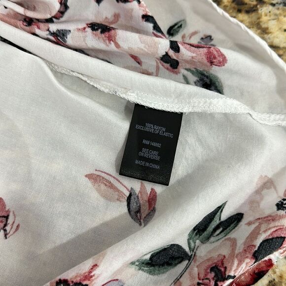 Torrid Floral Babydoll Bell Sleeve Off The Shoulder Lace Up Top Size 1 - Picture 8 of 11